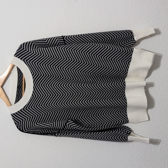 Anrabess Chevron Pattern Black and White Oversized Sweater Size Medium Fall Cozy - Picture 3 of 7